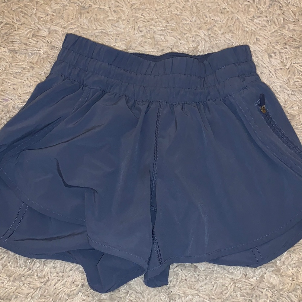 BRAND NEW LULU LEMON SHORTS SIZE 4